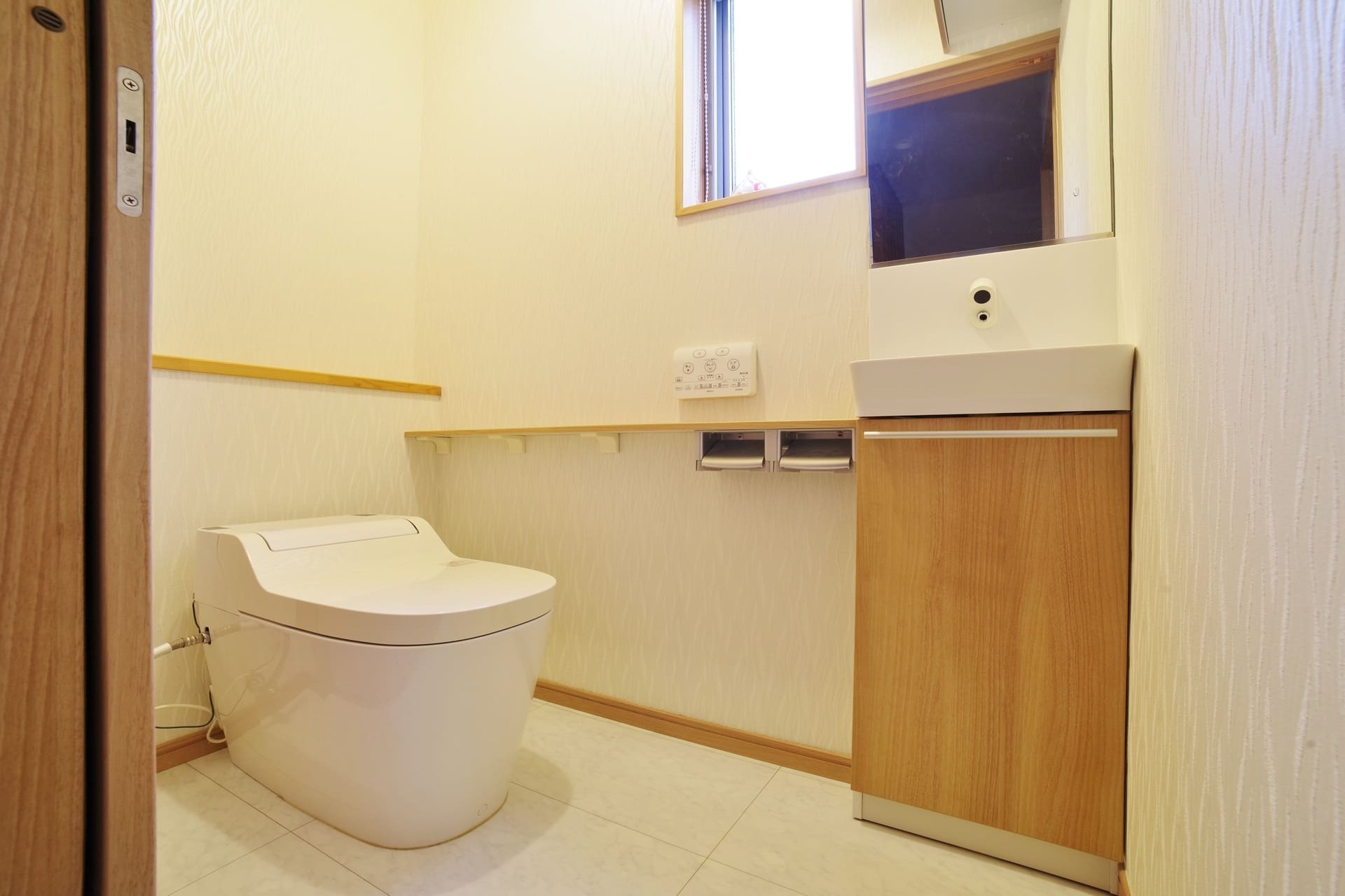 トイレを徹底洗浄 | 東京都北区のハウスクリーニングならトータルライフサポートシステム